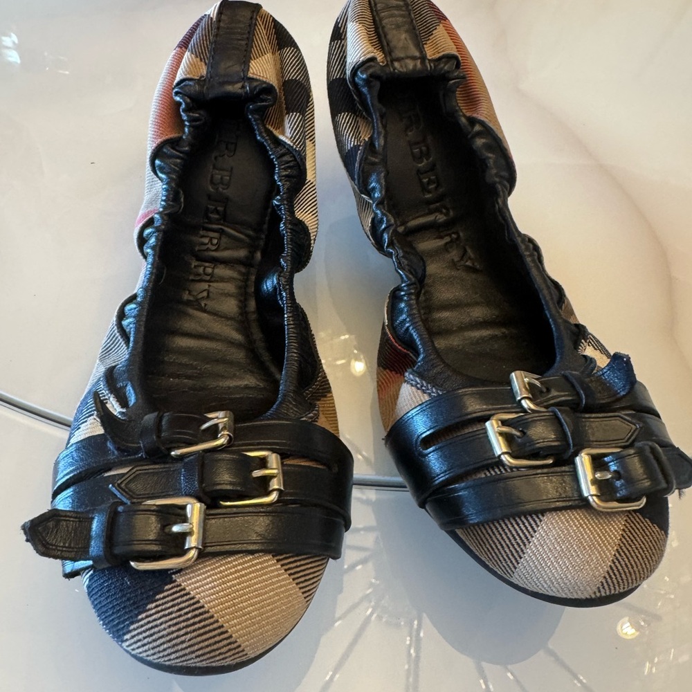 Burberry Women's Plaid Flats - Black and Brown